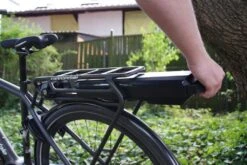 E-Bike Vision - EBV Batterie De Porte-bagages Compatible Bosch Active (Plus) / Performance (CX) 36 V 9 E-Bike Vision - EBV Batterie De Porte-bagages Compatible Bosch Active (Plus) / Performance (CX) 36 V -Pas Cher E-Bike Magasin Bosch AP GT beim Einschieben 1024x685 3840x2160